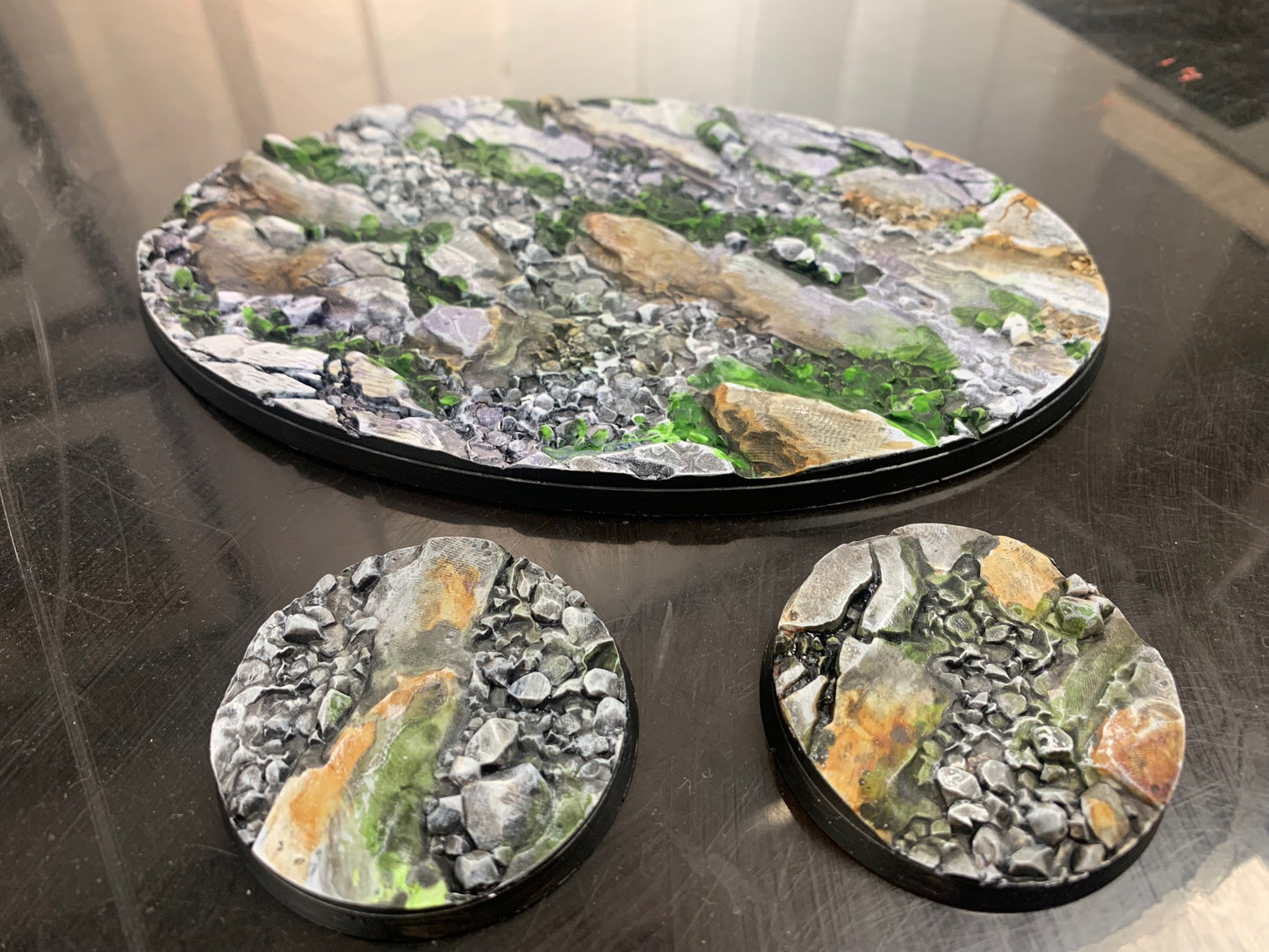 Bases - Natural Rock - 28.5mm x10, Clamshell