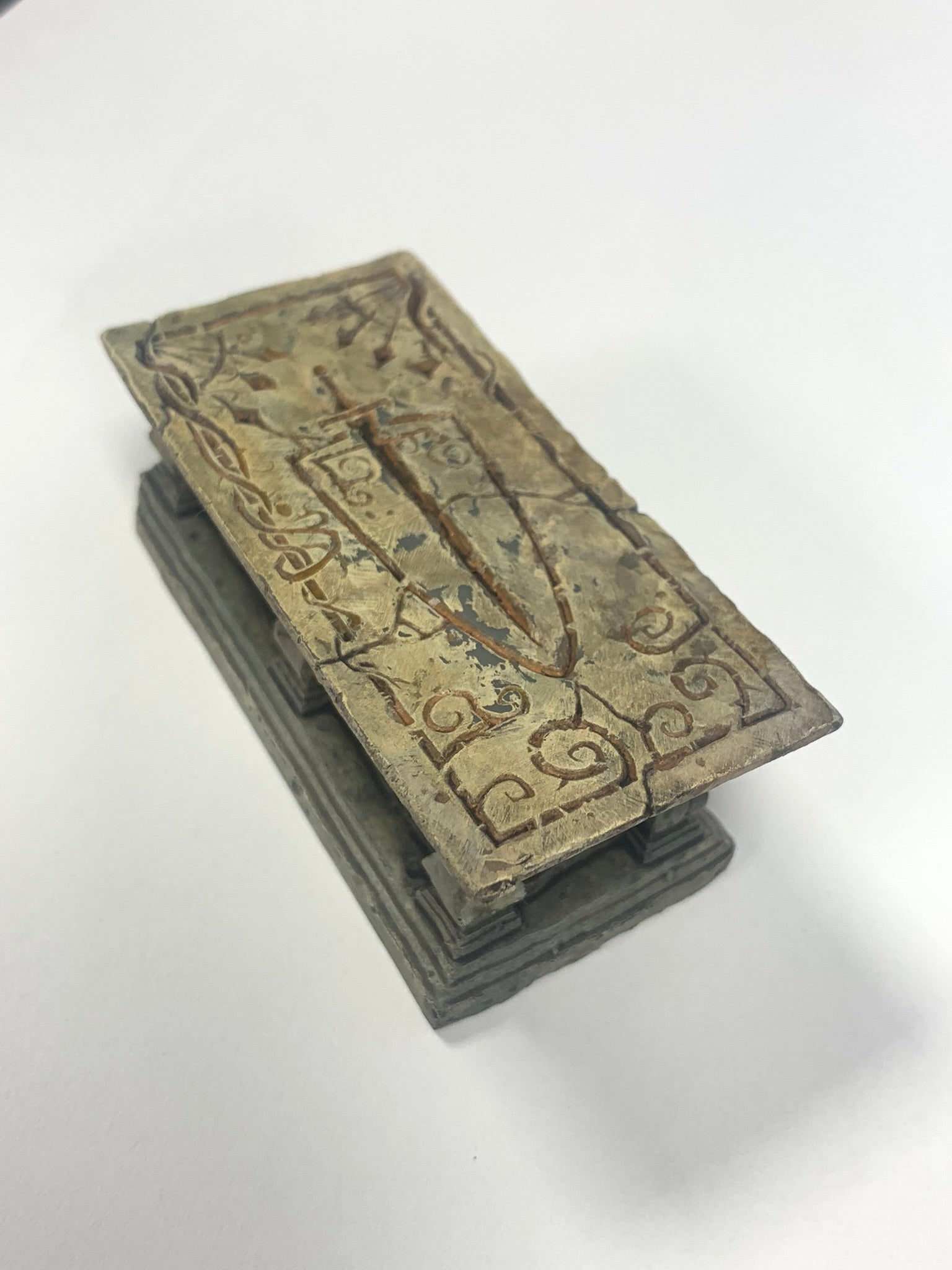 Graveyard Scatter - Gothic Tomb